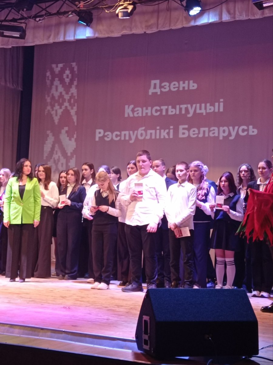 Вручение билетов членам  ОО «БРСМ»